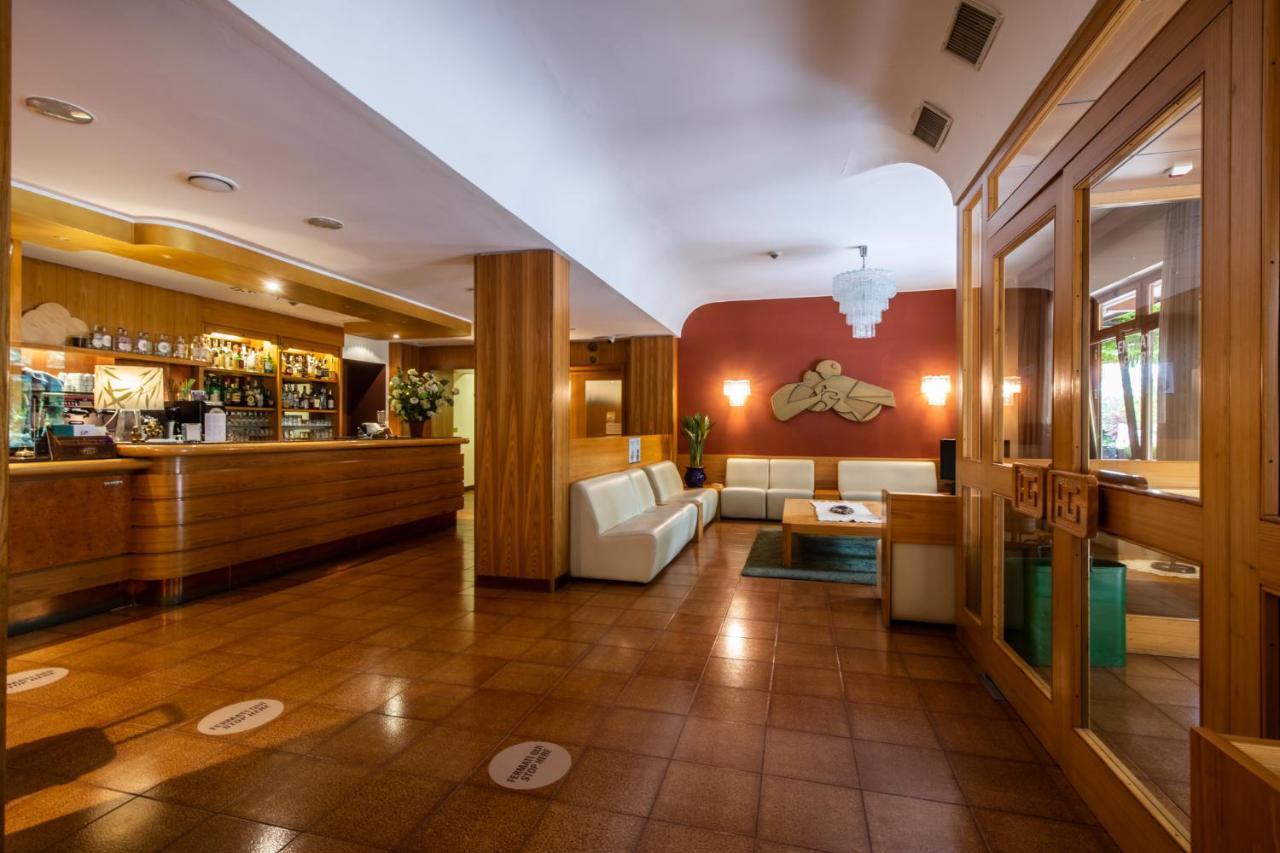 Hotel Centro Benessere Gardel Арта-Терме Экстерьер фото