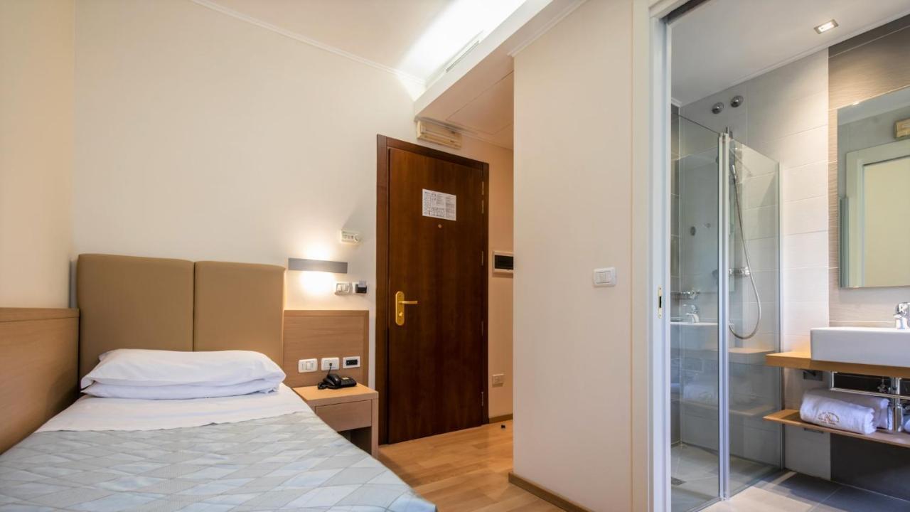 Hotel Centro Benessere Gardel Арта-Терме Экстерьер фото