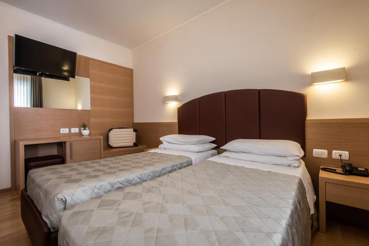 Hotel Centro Benessere Gardel Арта-Терме Экстерьер фото