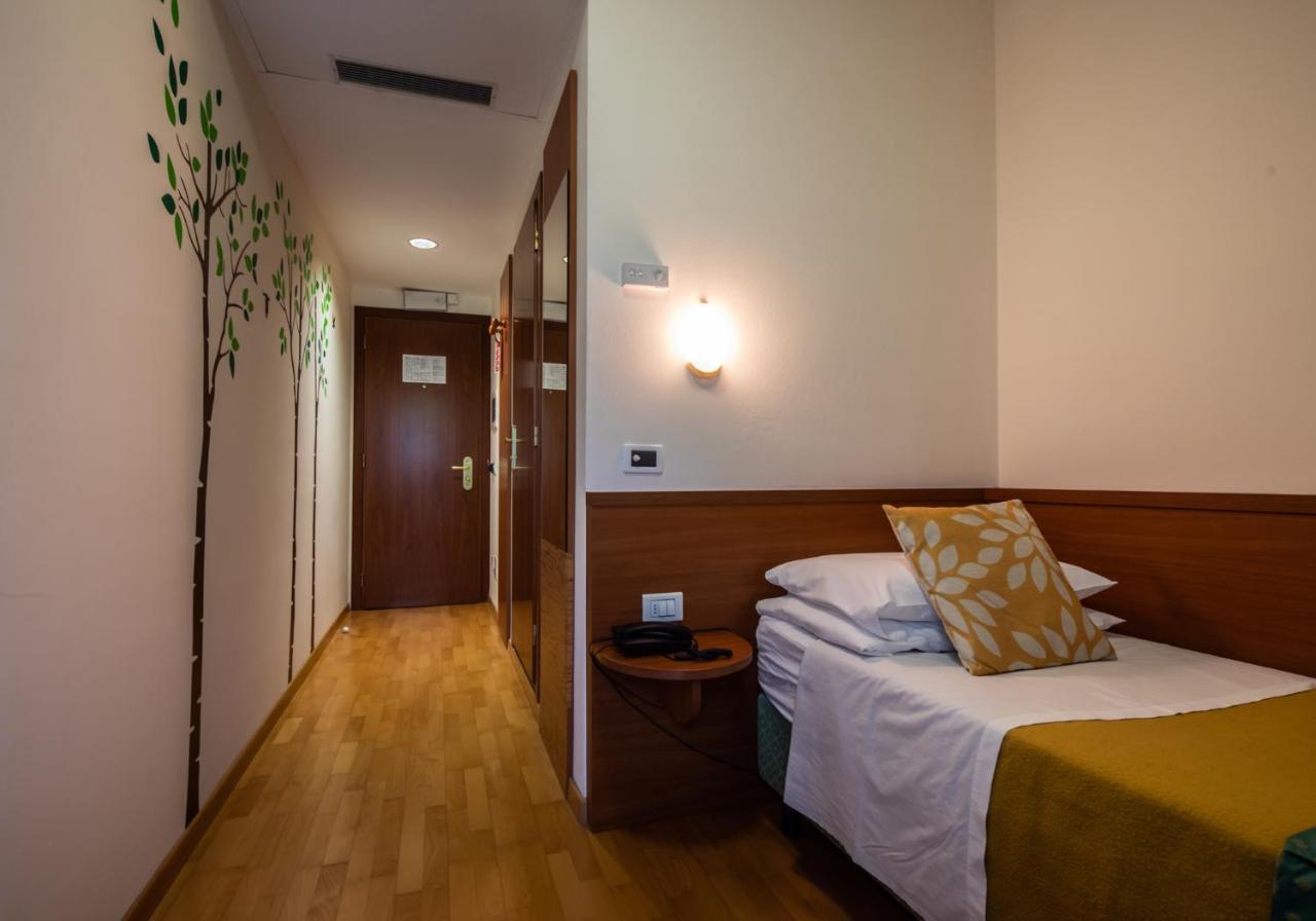 Hotel Centro Benessere Gardel Арта-Терме Экстерьер фото