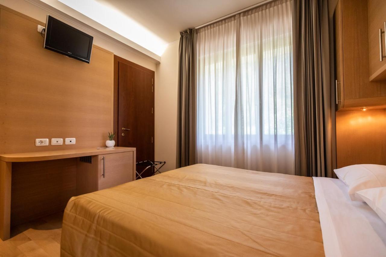 Hotel Centro Benessere Gardel Арта-Терме Экстерьер фото