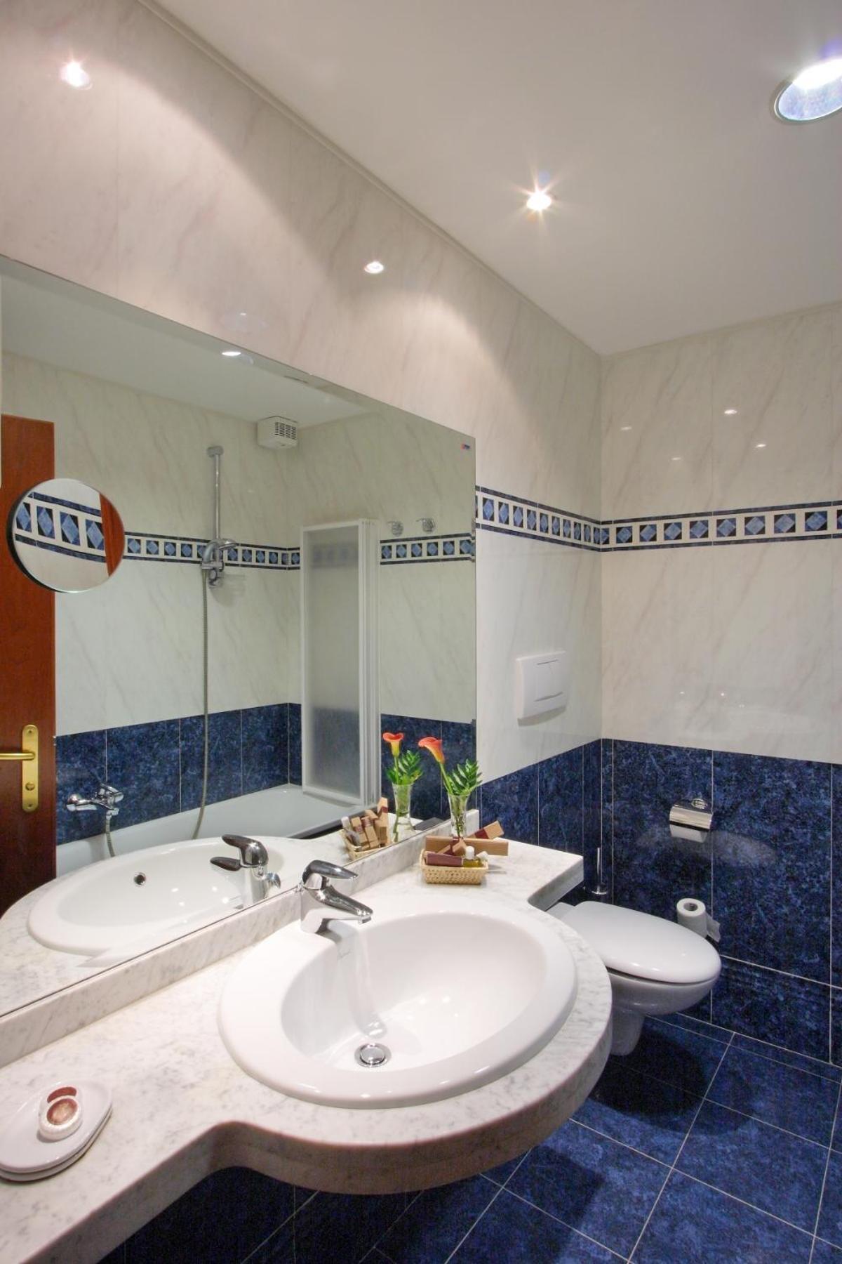 Hotel Centro Benessere Gardel Арта-Терме Экстерьер фото