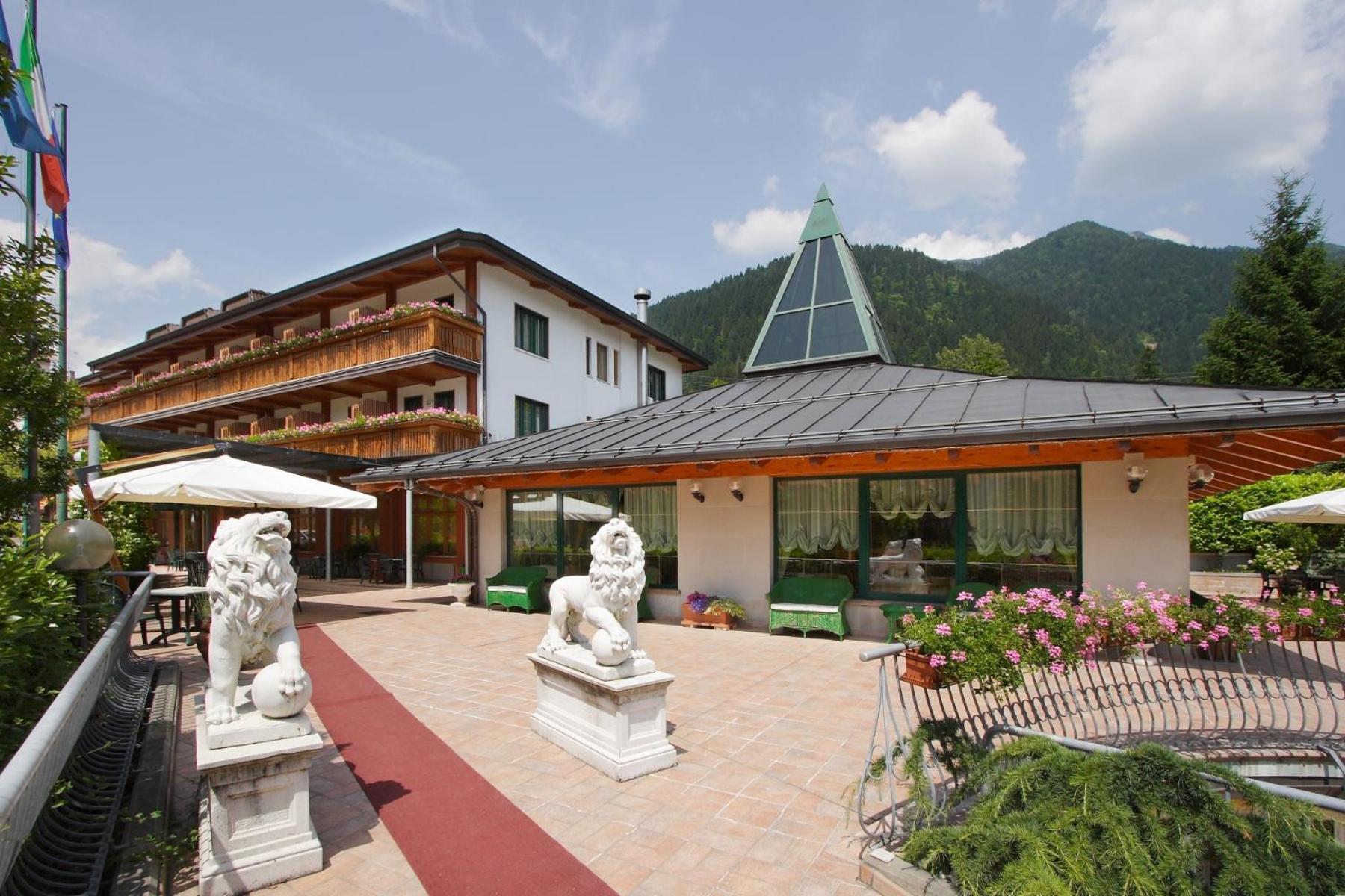 Hotel Centro Benessere Gardel Арта-Терме Экстерьер фото