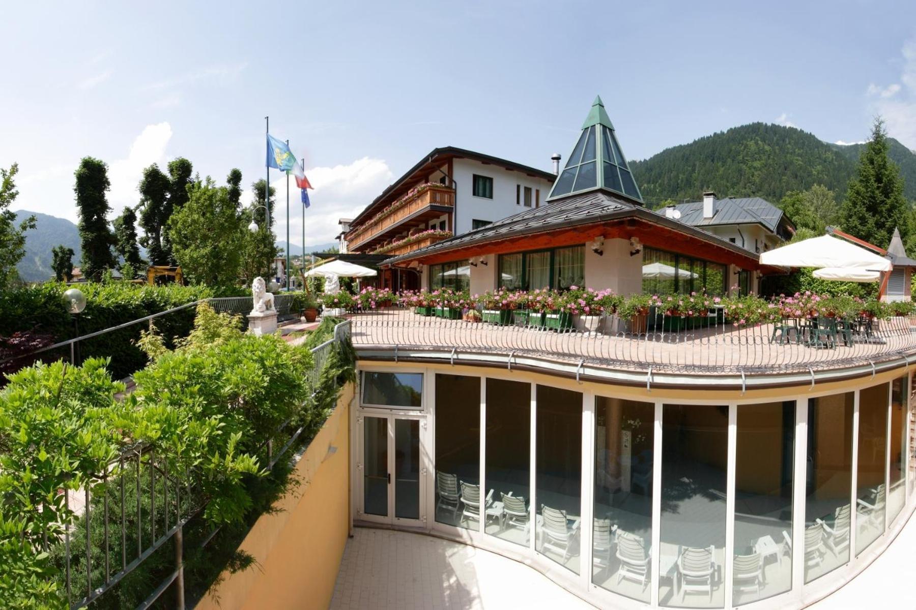 Hotel Centro Benessere Gardel Арта-Терме Экстерьер фото