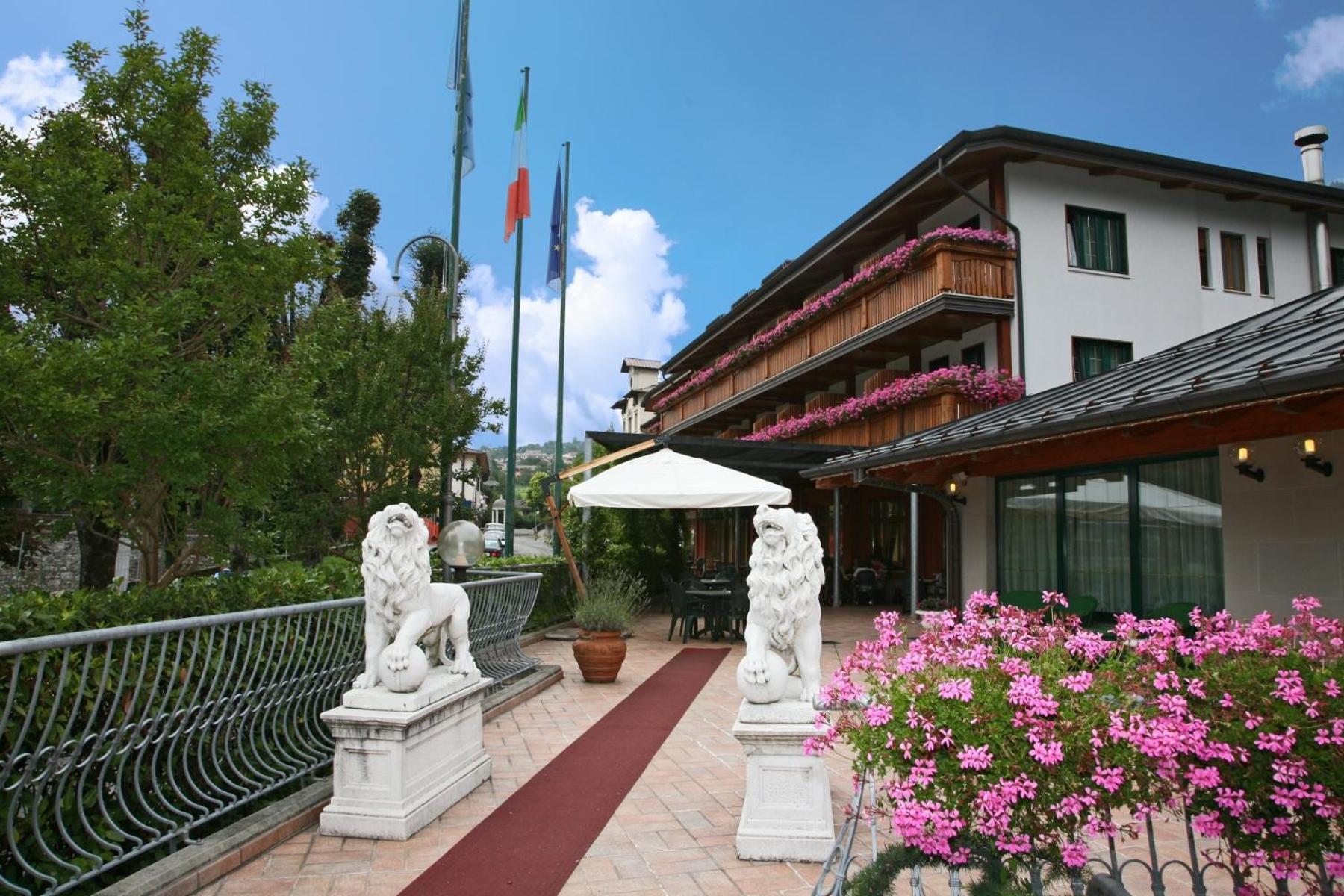 Hotel Centro Benessere Gardel Арта-Терме Экстерьер фото