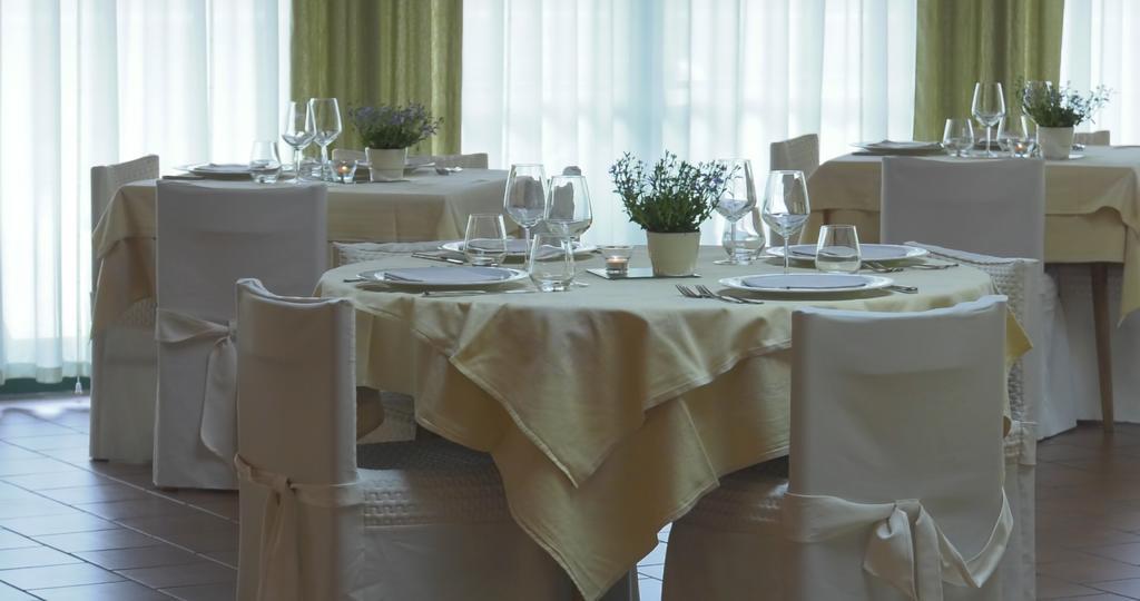 Hotel Centro Benessere Gardel Арта-Терме Экстерьер фото